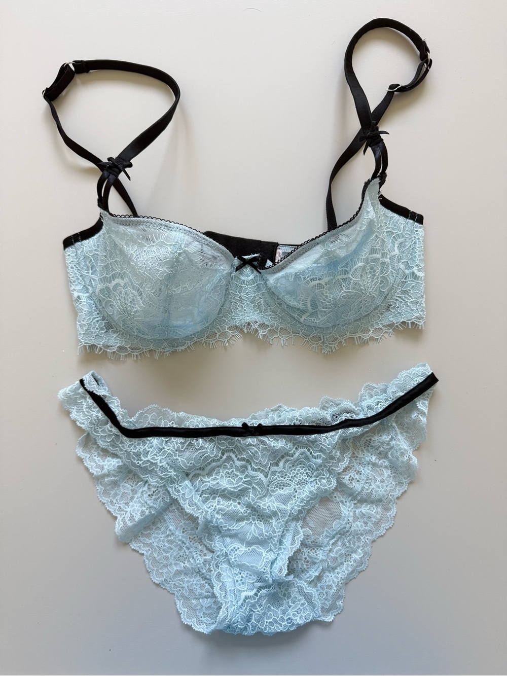 Victorias Secret Dream Angels Light Blue Lace Bra & Panty Set 32D M